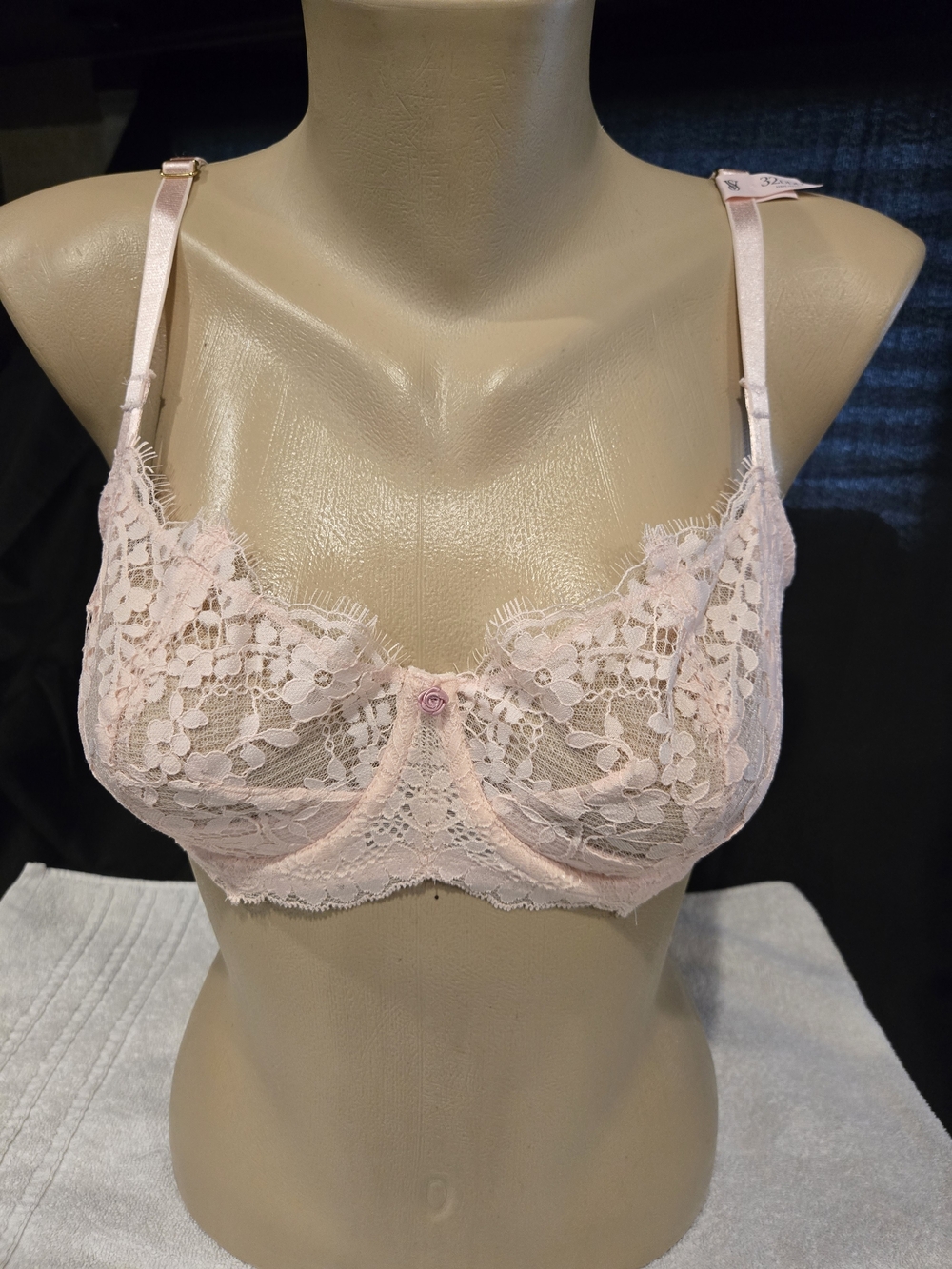 Victoria's Secret Delicate Lace Unlined Bra - Light Pink NWT